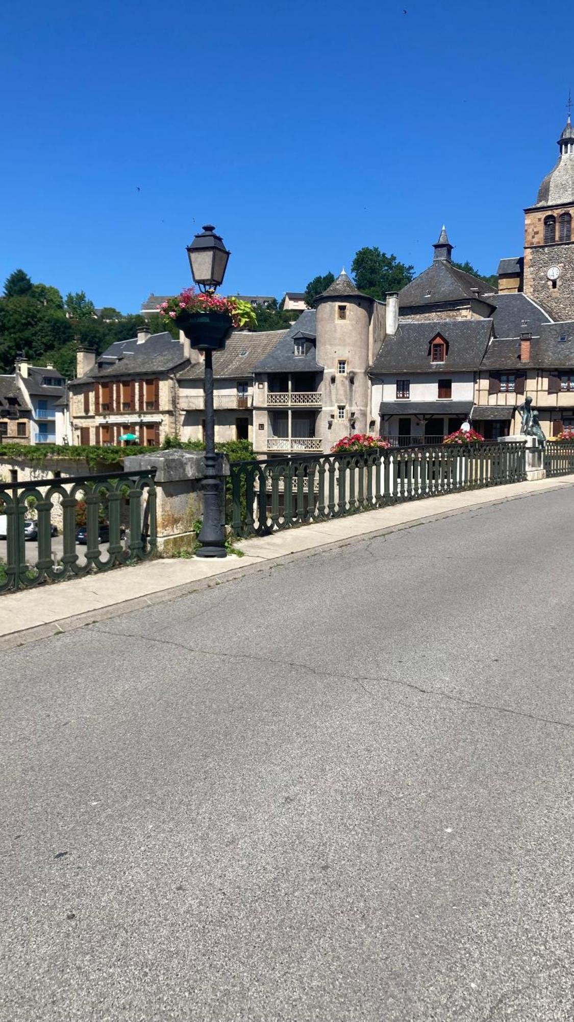 Saint-Geniez D'Olt - Residence Le Colombier 外观 照片